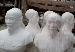 Tượng Bác Hồ thạch cao